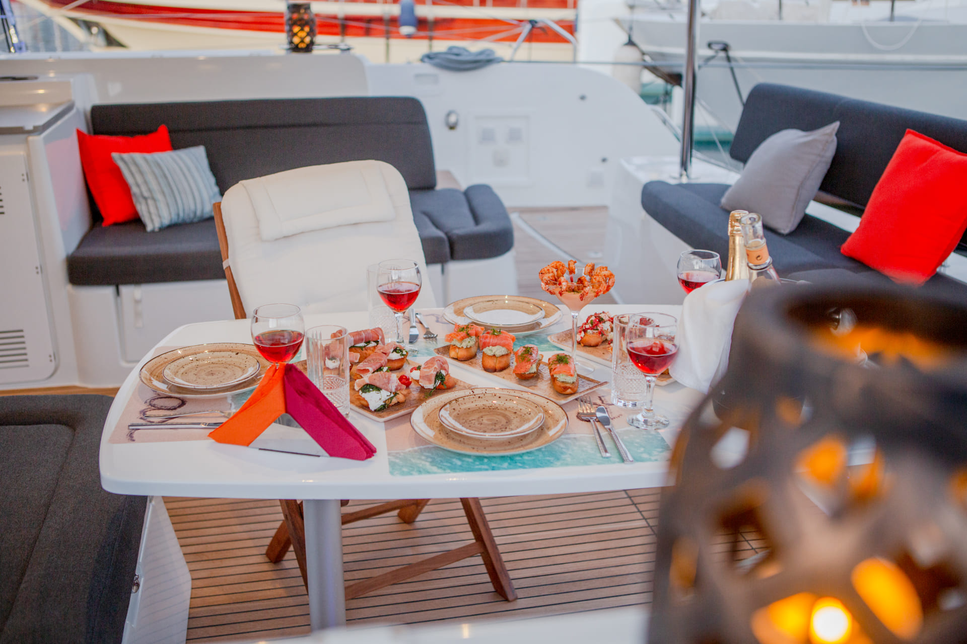 TING-Alice_sunsetsnacks_web_Projects-2020_GR-Yachting_Alice_sunsetsnacks_web_CN1A9629.jpg