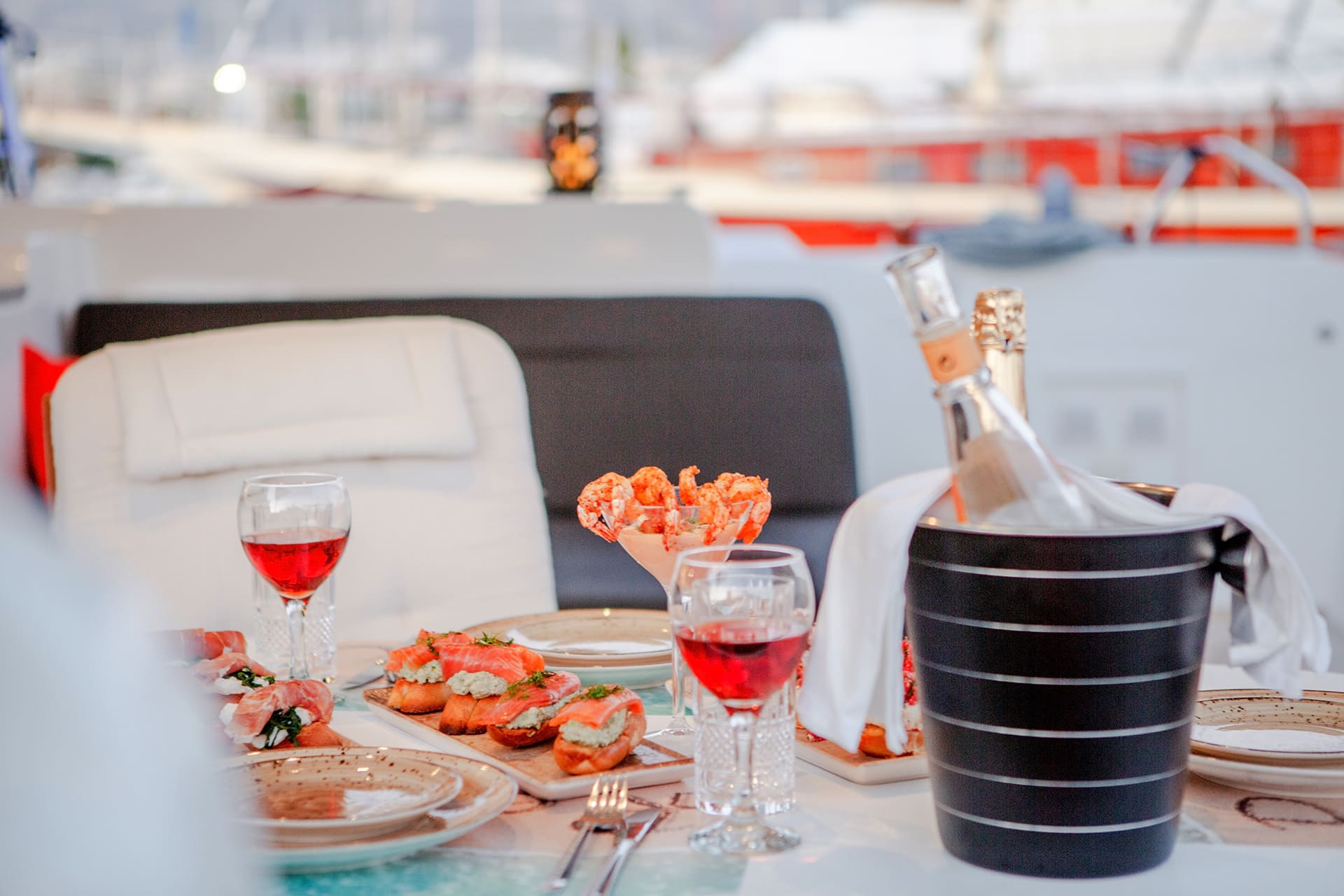 TING-Alice_sunsetsnacks_web_Projects-2020_GR-Yachting_Alice_sunsetsnacks_web_CN1A9636.jpg